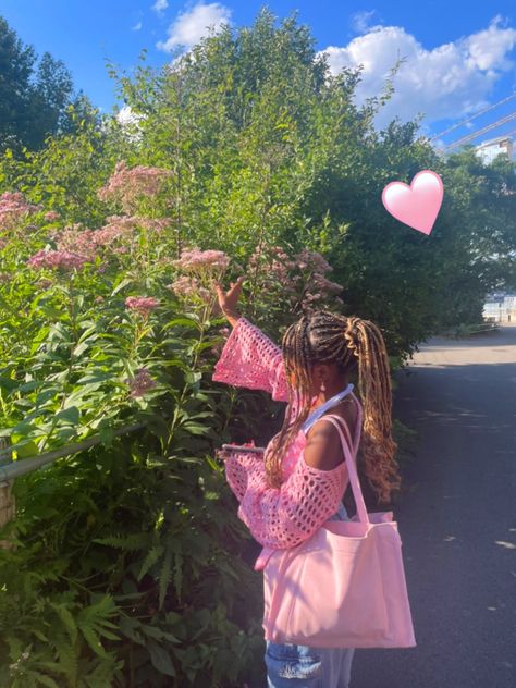 Girly Outfits Black, Girl Outfits Aesthetic, Pink Girly Outfits, Femininity Aesthetic, Pictures Flowers, Outfit Inspo Aesthetic, Field Photoshoot, I Love Flowers, Pink Lifestyle