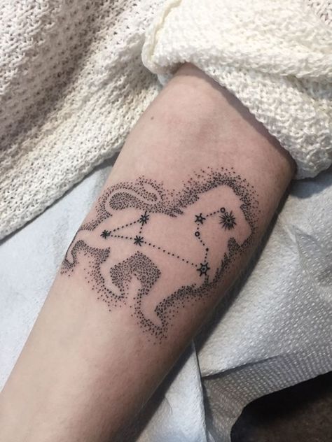 25 Leo Constellation Tattoo Designs, Ideas and Meanings - Tattoo Me Now Constellation Lion, Leo Symbol Tattoos, Star Constellation Tattoo, Widder Tattoo, Simbolos Tattoo, Leo Constellation Tattoo, Leo Zodiac Tattoos, Leo Tattoo Designs, 13 Tattoo