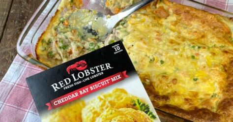 Red Lobster Biscuit Chicken Casserole Lobster Chowder, Lobster Biscuits, Biscuit Chicken Pot Pie, Chicken And Dressing Casserole, Baking Mix Recipes, Red Lobster Biscuits, Cheddar Bay Biscuits, Rice Casserole Recipes, Biscuit Mix