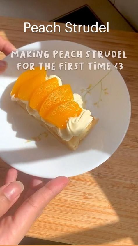 Peach Strudel, Homemade Custard Recipe, Kitchen Hacks Food, Peach Dessert, Creative Dessert Recipes, How To Remove Warts, Peach Dessert Recipes, Homemade Custard, Remove Warts