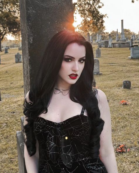 Vampy vixen hours are upon us 🖤✨⁠ Credits to @draculangelica⁠ Brunette Goth, Metal Girl Style, Angelica Rose, Ladies Of Metal, Goth Vampire, Seductive Style, Goth Subculture, Romantic Goth, Goth Women