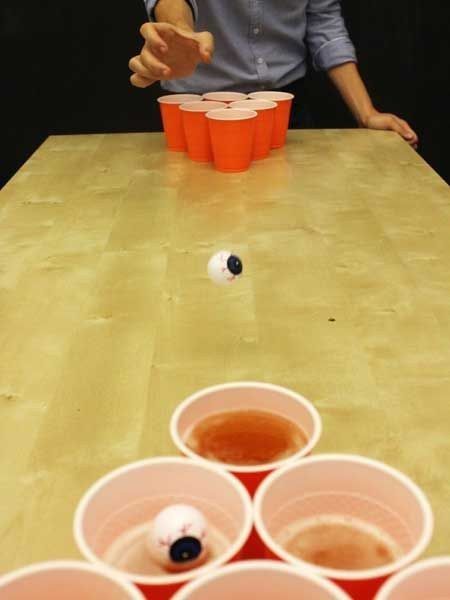 Eyeball Beer Pong | Community Post: 40 Adult Beverages Guaranteed To Make Your Halloween Wicked Wicked Pumpkin, Halloween Drinking Games, Halloween Buffet, Dekorasi Halloween, Food Games, Pumpkin Centerpiece, Halloween Fest, Dollar Store Halloween, Halloween House Party