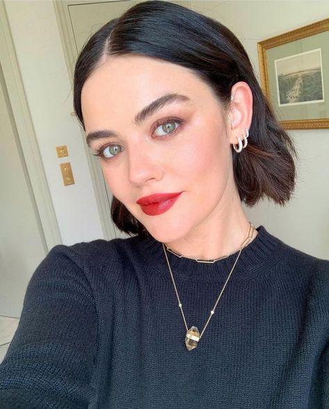 Lucy Hale Short Hair, Lucy Hale Makeup, Gamine Essence, Lucy Hale Style Outfits, Lucy Hale Photos, Lucy Hale Hair, Hair Jazz, Lucy Hale Style, Fashion On A Budget