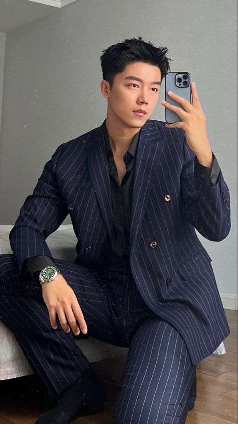 Japanese Suit Men Mens Fashion, Asian Men Suit, Asian Man In Suit, Creative Photoshoot Ideas For Men, Crazy Rich Asians Outfits, Photoshoot Ideas For Men, Korean Men Suit, Networking Event Outfit, Prom Outfits For Guys