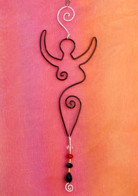 Wire Goddess, Goddess Crafts, Wiccan Crafts, Pagan Crafts, Creation Art, Art Wire, Bijoux Fil Aluminium, Witchy Crafts, Swedish Style