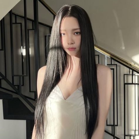 Karina Aespa Black Hair, Karina Straight Hair, Karina Ponytail, Karina Hairstyle, Karina Hair, Long Weave, Yoo Jimin, Karina Icon, Aespa Icons