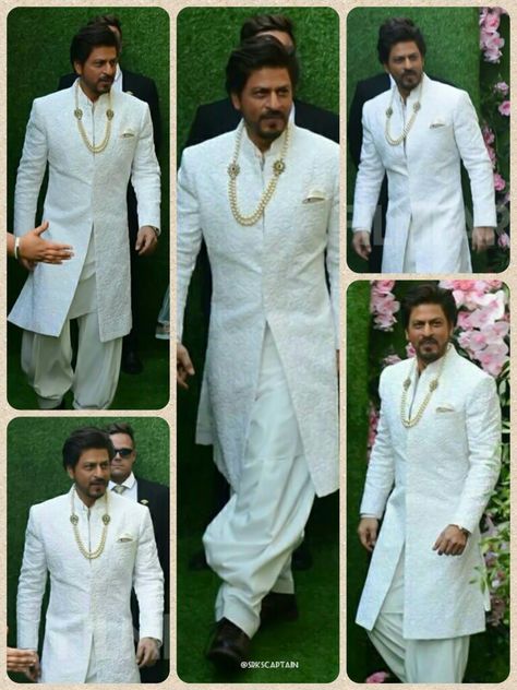 SRK at #AkashAmbaniWedding Srk Kurta Pajama, Srk Style, Twining Outfits, Long Choli Lehenga, Indian Groom Dress, Pathani Kurta, Eid Images, Formal Attire For Men, Sherwani For Men Wedding