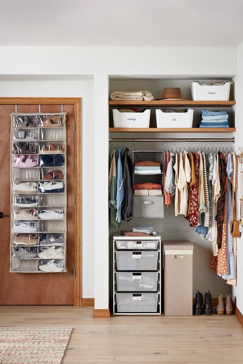 College dorms are notoriously small, so save room in your dorm closet by utilizing the space under and around your bed! Shop The Container Store and discover great new ways to maximize your floor space—drawers, bed risers, storage benches, shelves, and more. College Closet Organization, College Dorm Closet, Dorm Closet Organization, Dorm Room Closet, College Dorm Organization, Dorm Closet, Closet Room Organizer, Dorm Desk, College Closet