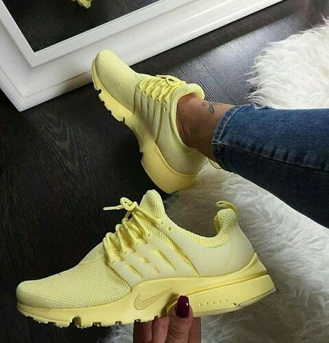 @jasmynevictoria Nike Trends, Presto Shoes, Nike Presto, Yellow Sneakers, Yellow Nikes, Baskets Nike, Nike Free Shoes, Swag Style, Casual Sport Shoes