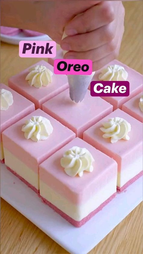 Pink Oreo Cake, Dessert Cups Recipes, Trailer Storage, Buttercream Cake Decorating, Sweet Dishes Recipes, Quick Recipes Snacks, Boat Food, Lake Food, Summer Lake