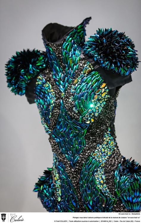 On Aura Tout Vu #eveningwear #costumedesign #fashionista #fashionbloggers Showgirl Costume, Mannequin Art, Futuristic Fashion, Fantasy Costumes, Carnival Costumes, Pinterest Fashion, Fashion Costume, Fantasy Clothing, Fantasy Fashion