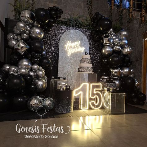 15 anos da Julia 🥰 Festa linda em tons de preto e prata, que deram todo a charme para que essa mesa ficasse ainda mais linda 😍 . . . . Parabéns @juu_tavaresc 🥳🥳🥳 Espaço: @castelodegoldstone_eventos Doces: @van_doces7 #festadebutante #decoracaodebutante #festa15anos #decoracao15anos #genesisfestas #penha #penhadefranca #decoracaodefestas #decoraçãodefestapersonalizada #decoracaodebutante #festapretoeprata All Black Festa, Sweet 16, All Black, Birthday, Quick Saves, Black, All Blacks