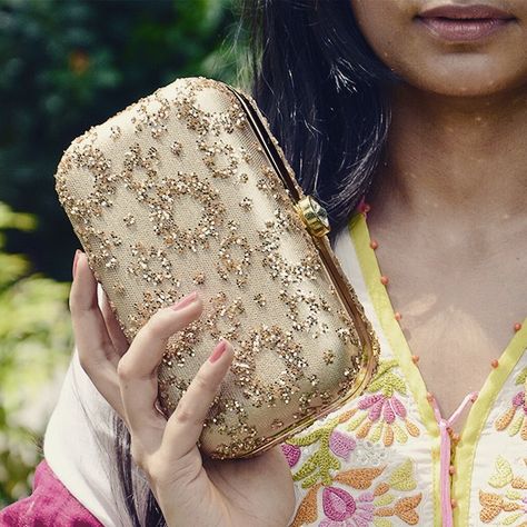 This beautiful all Gold clutch with Gold glitter design is a perfect combination for those glamorous rush evenings highlighting your attire with a dash of gold. Chic for the glam quotient and sparkly for the traditional wears fitting the dual occasions perfectly. Comes with detachable golden chain & round clasp to keep your essentials perfectly in place. Shine in Gold!! #rusaru #clutch #clutches #gold #shine #sparkle #glam #trendy #chic #indian #wedding #trousseau #fashion #designer #ilovebags Golden Clutch Purses, Indian Wedding Trousseau, Formal Bags, Fancy Clutch Purse, Golden Clutch, Fancy Clutch, Wedding Trousseau, Formal Bag, Bridal Mehendi Designs Hands