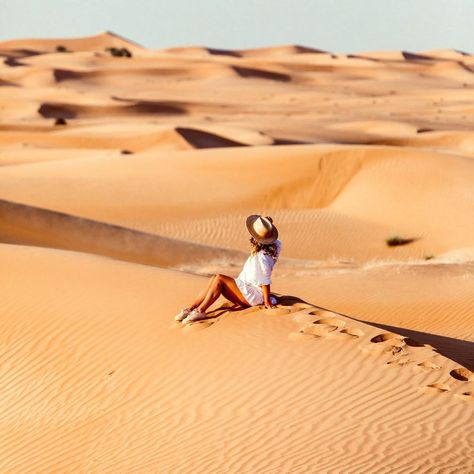 Back from the desert and reminiscing on a trip of a lifetime 🌵 Seeing miles of untouched sand and the unforgiving landscapes of the Middle… Desert National Park, Namibia Travel, Desert Photoshoot, Deserts Of The World, Namib Desert, Safari Chic, Travel Girl, Funny Story, Safari Style