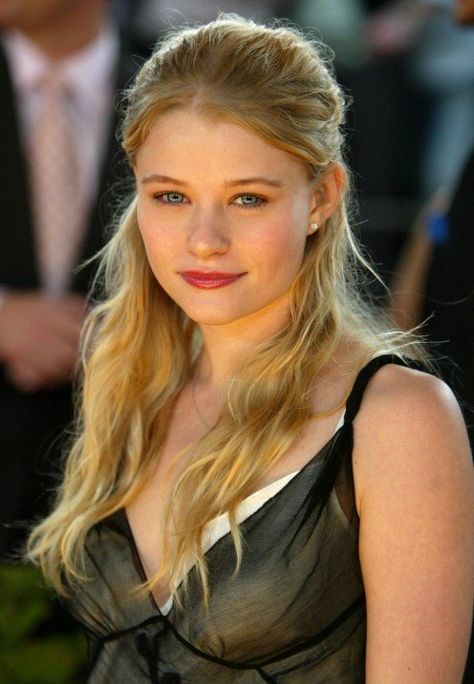 The 15 Most Beautiful Blonde Actresses: Round 2 | HubPages Famous Blondes, Blonde Actresses, Emilie De Ravin, Oh My Goddess, Young Actresses, Actrices Hollywood, Female Actresses, Amanda Seyfried, Blonde Women