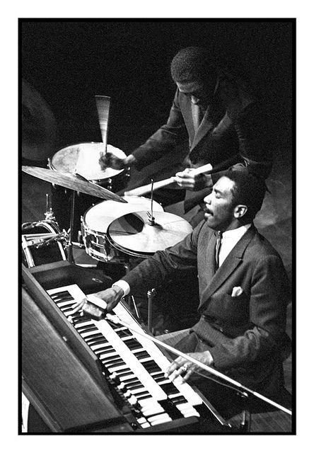 The Incredible Jimmy Smith. A jazz master who helped popularize the Hammond B-3 electric organ, I know this personally!     Z LaRue Hammond Organ B3, Jazz Photography, Jimmy Smith, Hammond Organ, Classic Jazz, Jazz And Blues, Free Jazz, Jazz Artists, Jazz Art