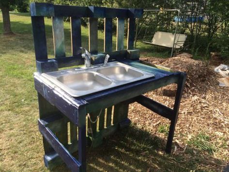 Garden Washing Station, Potting Bench With Sink, Garden Work Bench, Potting Bench Ideas, Washing Station, Garden Sink, Bench Design, Potting Table, 1001 Pallets