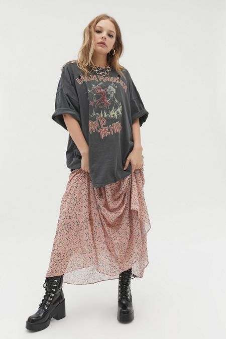 T Shirt And Midi Skirt, School Outfit Winter, Minimal Chic Outfits, Hippie Grunge, Alana Champion, Alt Outfits, Send Help, Casual Outfit Inspiration, Ideas Outfit