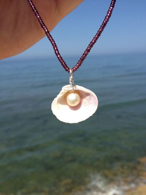 Items similar to Cream Clam with Pearl Shell necklace on Purple irridescant strand. on Etsy Clam With Pearl, Diy Armband, Shell Crafts Diy, Seashell Jewelry, Gelang Manik, Seashell Necklace, Garnet Necklace, Seashell Crafts, Necklace Pearl