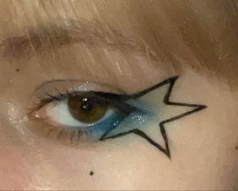 #makeup #starmakeup Yves Tumor Concert Outfit, Eye Star Makeup, Star Makeup Look Eyeliner, Stars Eye Makeup, Stargirl Makeup, Star Eye Makeup, Star Liner, Star Eyeliner, Moon Makeup