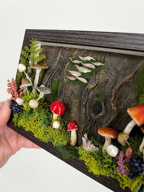 Wood Mushroom Decor, Diy Garden Decorations, Cottagecore Crafts, Best Craft Ideas, Mushroom Crafts, Fairy Garden Crafts, Moss Wall Art, Moss Art, Mushroom Decor