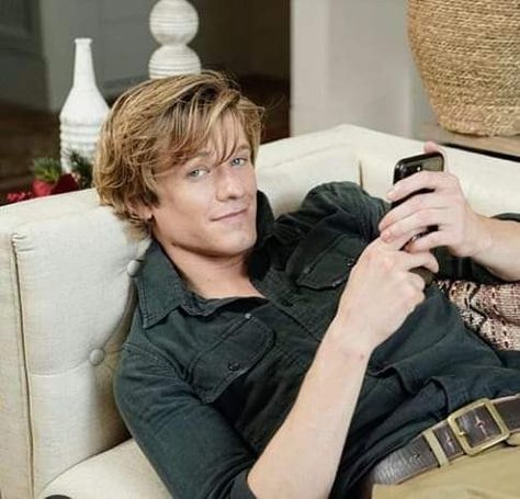 Noah Austin, Avatar Discord, Angus Macgyver, Lucas Till Macgyver, Macgyver 2016, Jane Levy, Sam Riley, Lucas Till, Hollywood Studio