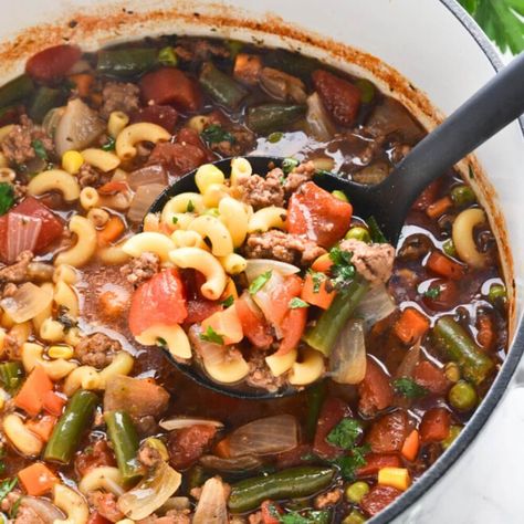 Quick & Easy Beef And Macaroni Soup Beef And Macaroni Soup, Beef Macaroni Soup, Beef Pasta Soup, Macaroni Soup Recipes, Beef Macaroni, Macaroni Soup, Slender Kitchen, Homemade Soups, Vegetable Medley