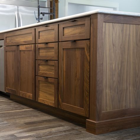 Wood Grain Cabinets, Dark Wood Stain Kitchen Cabinets, Walnut Shaker Kitchen Cabinets, Stained Shaker Cabinets Kitchen, Black Walnut Cabinets, Natural Walnut Kitchen Cabinets, Antique Walnut Kitchen Cabinets, Light Walnut Kitchen Cabinets, Rustic Wood Kitchen