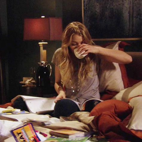 Studera Motivation, Serena Van, Study Board, Uni Life, Academic Motivation, Study Motivation Inspiration, Junior Year, Reading A Book, Rory Gilmore