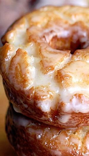 Sour Cream Donuts Recipe, Unhealthy Desserts, Cream Donut Recipe, Random Desserts, Sour Cream Donut, Easy Biscuit, Glazed Donuts, Donuts Recipe, Baking Goods