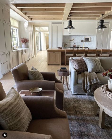 Amber Interiors Kitchen, California Chic, New House Living Room, Amber Lewis, Shoppe Amber Interiors, Elegant Centerpieces, Modern Cottage, Amber Interiors, Chic Living Room