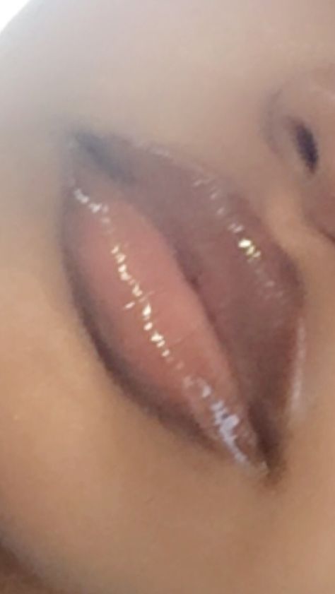 So I outlined my lips with a dark brown eyebrow pencil that I got from the dollar store. Cheap Of course. Then, put NYX intense butter gloss (in tres leches) and finally put lipgloss (Broadway rosehip oil lipgloss in the pic) but I sometimes use different glosses. Pretty sure these weren’t pricey either. Brown Outline Lips With Gloss, Brown Lips Aesthetic, Lip Gloss On Black Women, Dark Brown Lipgloss, Dark Outlined Lips, Brown Outline Lips, Brown Lipliner With Gloss, Brown Lip Liner Look, Lip Looks Glossy