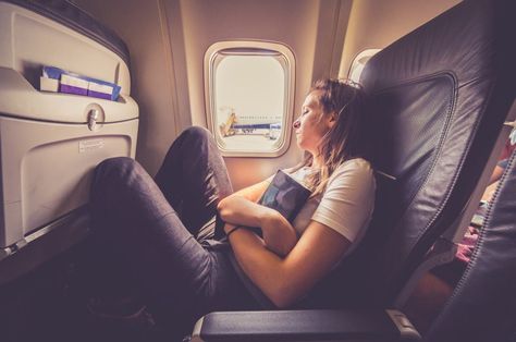 Sleeping On A Plane, First Time Flying, Red Eye Flight, Ways To Sleep, Air New Zealand, Best Travel Accessories, Long Haul Flight, Jet Lag, Red Eye