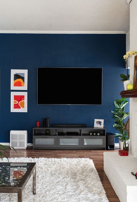 2 Color Living Room Walls, Dark Blue Tv Wall, Tv Wall Color Ideas, Blue Tv Room, Dark Wall Colors For Living Room, Tv Wall Painting Design, Dark Blue Walls Living Room, Blue Tv Wall, Dark Bedroom Wall Colors