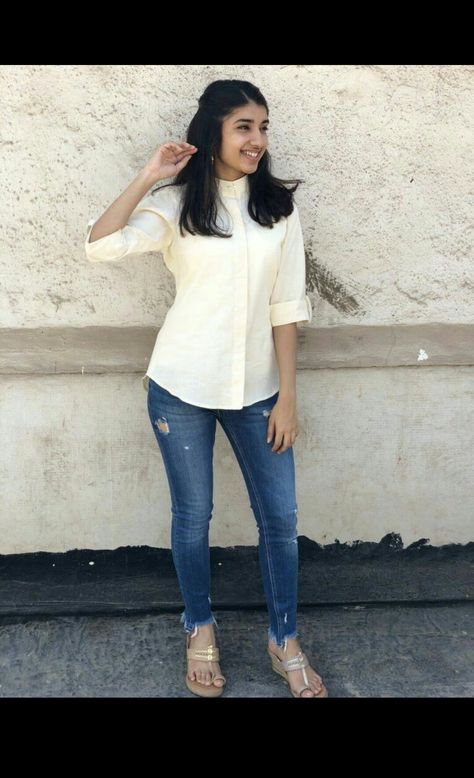 Jeans And Top Indian, Hairstyles For Jeans And Top, Hairstyles For Jeans, Short Kurti Designs, Jeans And Top, Handmade Tops, Jeans For Woman, Long Shirt Women, Short Kurtis