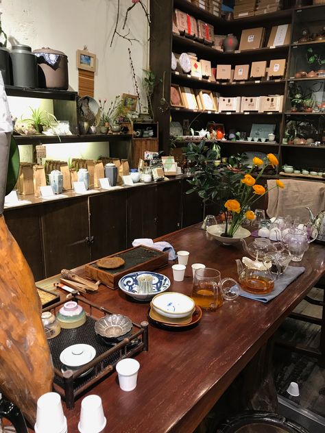 Tea Restaurant Design, Cozy Tea Shop, Tea House Aesthetic, Tea Shop Interior Design, Tea Shop Interior, Tea Shop Aesthetic, Japanese Tea Shop, Chinese Tea Shop, Tea Store Design