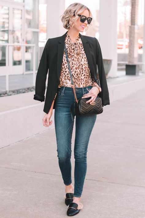 business casual outfit, how to wear leopard, leopard blouse, skinny jeans, Gucci dupe slides #leopard #leopardblouse #businesscasual Print Blouse Outfit, Jeans And Blouse, Straight A, Dress For Work, Leopard Blouse, Fashion Blogs, Wardrobe Outfits, Blouse For Women, Workwear Fashion