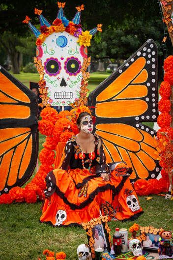 Cross-cultural Symbolism of the Monarch Butterfly - Save Our Monarchs California People, Mexican Folklore, Creepy Carnival, Altar Ideas, Mexican Culture Art, Butterfly Costume, Art Lessons Middle School, Monarch Butterflies, The Monarch