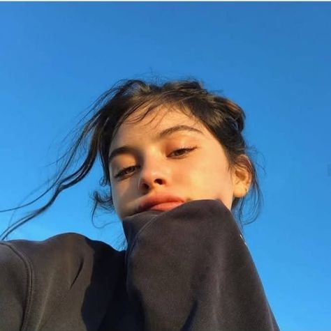 #sunkissed #goldenhour #sun #Bella #bluesky #blue #aesthetic 짧은 머리, Foto Pose, Fotografi Potret, Selfie Poses, Insta Photo Ideas, Photo Instagram, Photography Inspo, Photo Profil, Aesthetic Photography