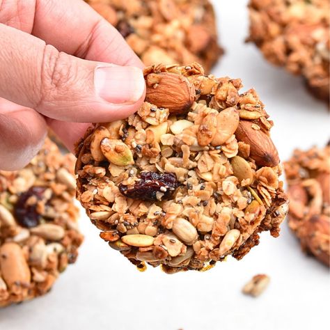 flourless granola cookie recipe Granola Cookies Recipe, Coconut Pecan Cookies, How To Make Flour, Healthy Peanut Butter Cookies, Granola Cookies, Granola Clusters, Flourless Cookies, Banana Nut Muffins, Coconut Pecan