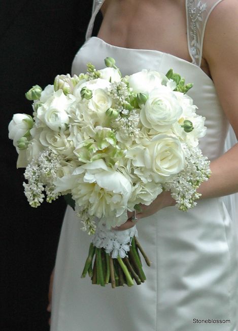 Ivory Wedding Flowers, Design Houses, Green Bouquet, Bouquets Wedding, Bouquet Bridal, White Wedding Bouquets, Floral Event Design, White Wedding Flowers, Lilac Flowers