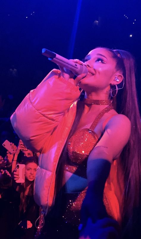 Celebrities Quotes, Design Humor, Ariana Grande Singing, Ariana Tour, Sweetener Tour, Ariana Grande Concert, Ariana Grande Sweetener, Ariana Grande Cute, Quotes Education