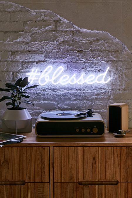 Neon Quotes, Neon Room, Neon Decor, Neon Sign Bedroom, Neon Light Signs, Sign Lighting, Decoration Inspiration, Neon Art, Record Player