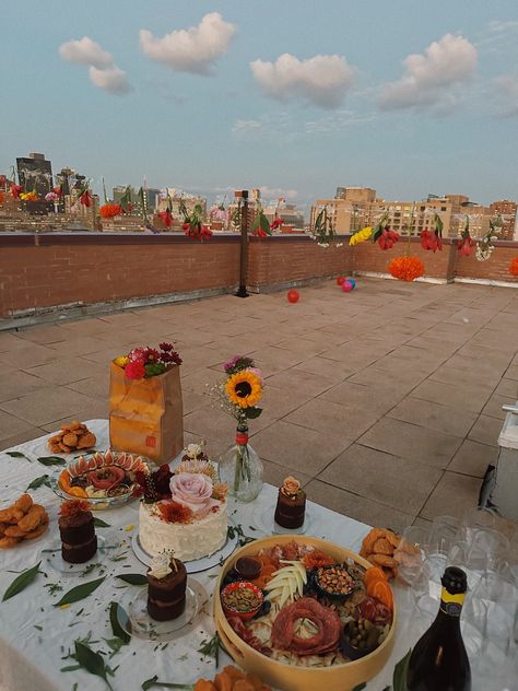 Rooftop Summer Party, Rooftop Graduation Party, Birthday Rooftop Party Ideas, Roof Top Party Decoration, Roof Top Birthday Decoration, Terrace Party Ideas, Terrace Party Decoration Rooftops, Rooftop Terrace Party, Rooftop Party Decorations