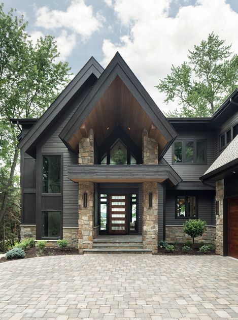 Top 15 House Exterior Trends for 2023 - Nikki's Plate Mountain Home Exterior, Black Houses, Dark House, Modern Mountain, Inspire Me Home Decor, Farmhouse Exterior, Home Modern, Dream House Exterior, Design Living Room