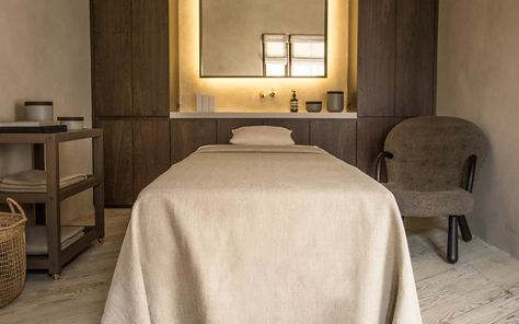 Shani Darden Spa | Shani Darden Skin Care Facial Studio, Shani Darden, Celebrity Skin Care, Bed With Led Lights, Tudor House, Beauty Regimen, Skin Clinic, Chrissy Teigen, City House