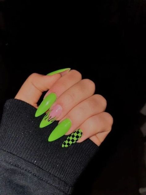 Neon Green Nails, Nagellack Trends, Stylish Nails Designs, Edgy Nails, Nail Design Inspiration, Grunge Nails, Nail Swag, Summer Acrylic Nails, Neon Nails