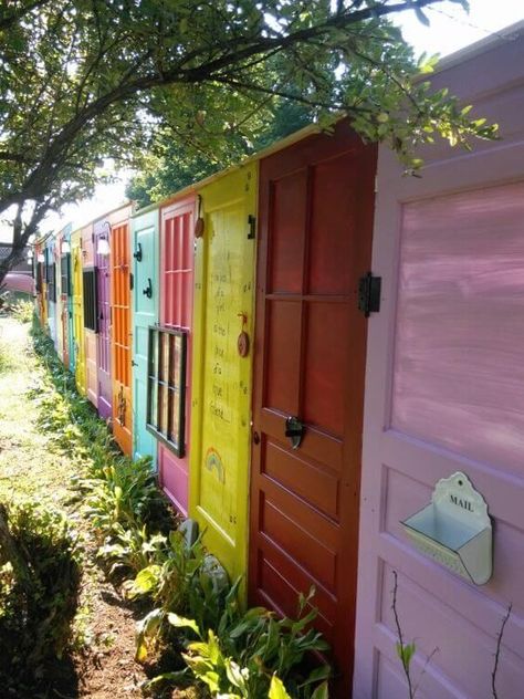 Shed Made Of Doors, Old Door Garden Ideas, Door Garden Ideas, Wall Of Doors, Refurbished Door, Easy Outdoor Projects, Diy Gate, Old Door Projects, Recycled Windows