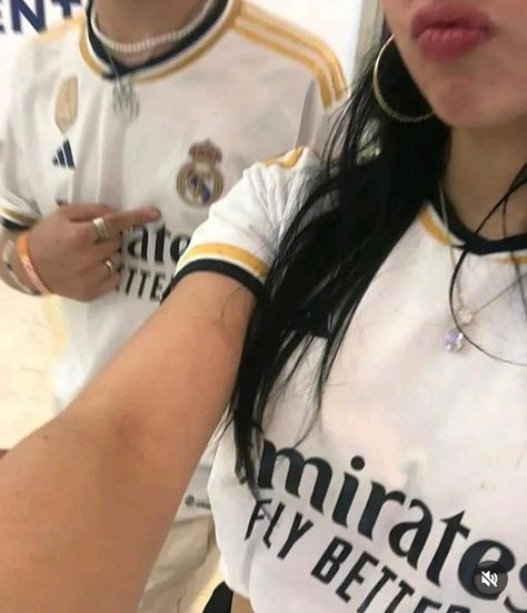 Set Love Profile, Real Madrid Couple, Couple Football, Football Bf, Football Couple, Soccer Couples, Football Couples, Football Boyfriend, Flipagram Instagram