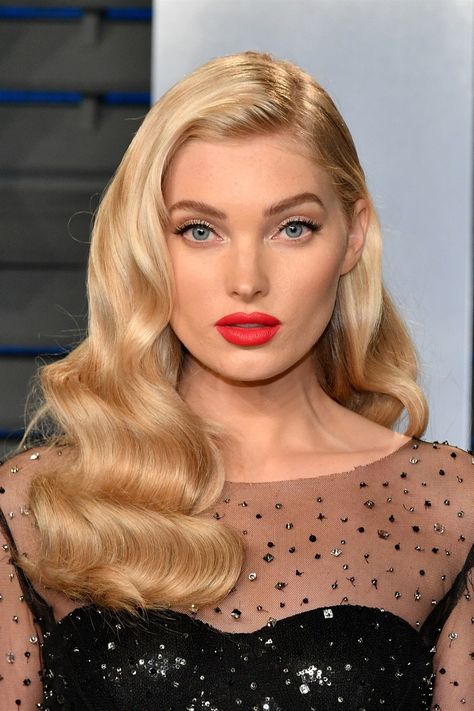 Elsa Hosk - Rossetto rosso Old Hollywood Glamour Hair, Old Hollywood Hairstyles, Oud Hollywood, Glamour Hairstyles, Old Hollywood Hair, Wedding Makeup Vintage, Hollywood Hair, Barrel Curls, Oscars Party